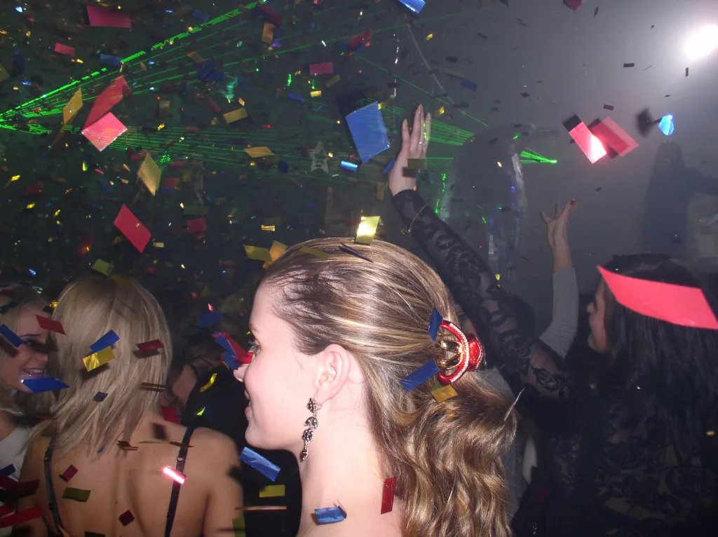 Купить конфетти хлопушки оптом недорого — Кизел 