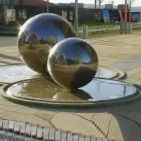 Фонтан из 2 стальных шаров (518906) ∅ 1 и ∅ 1,5 м. Кизел 