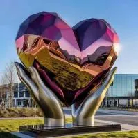 Скульптурная композиция сердце в ладонях (518273) монтаж арт-объект  в Кизеле