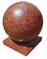 Декоративный шар из красного гранита (518208) производство - сфера арт-объект ø 500 мм. монолит массив  в Кизеле