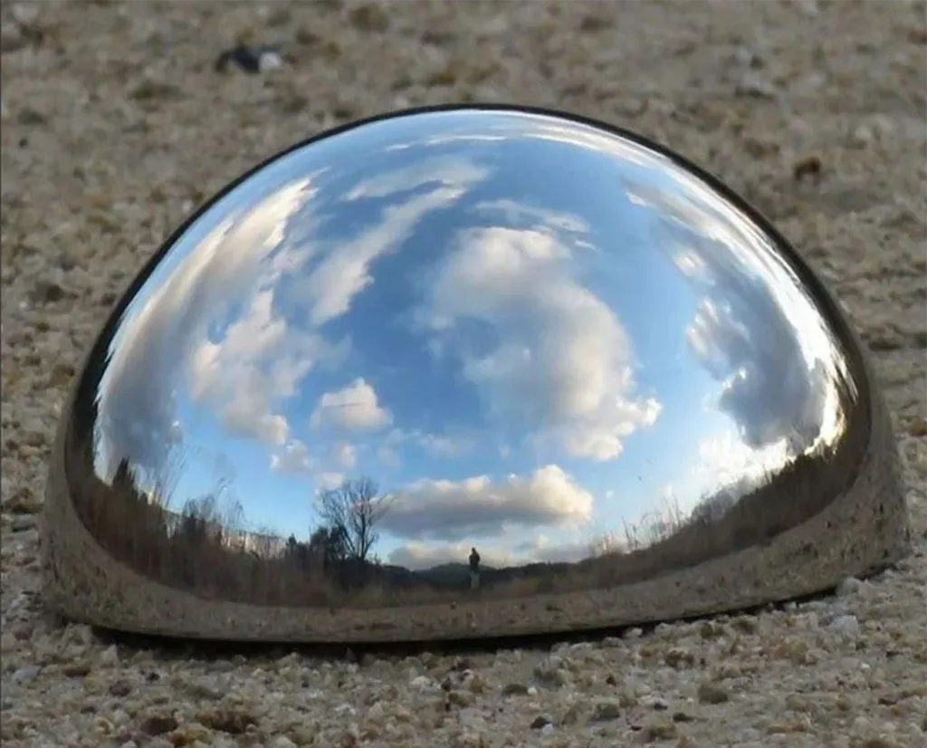 Стальные полусферы в Кизеле 